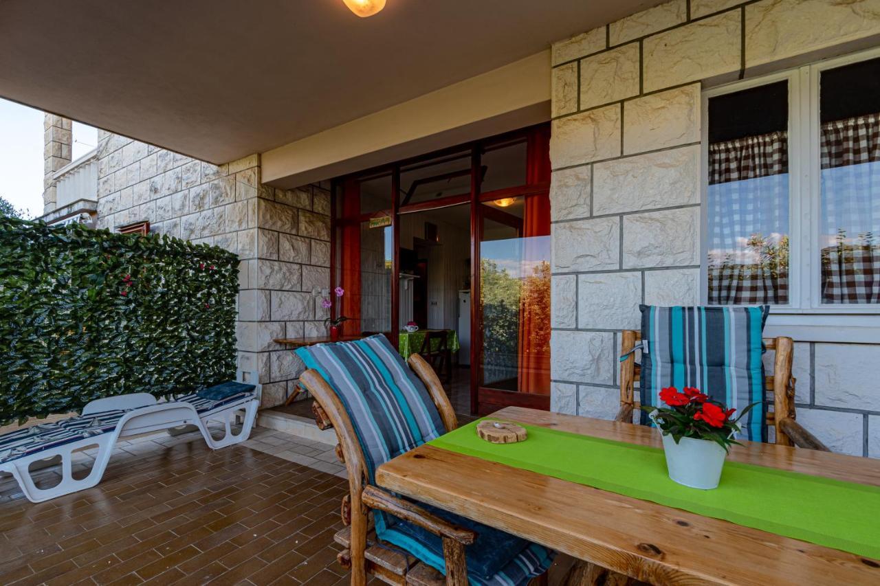 Račišće Apartments Mak מראה חיצוני תמונה