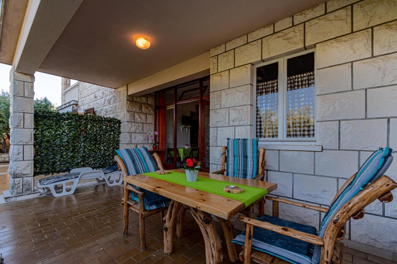Račišće Apartments Mak מראה חיצוני תמונה